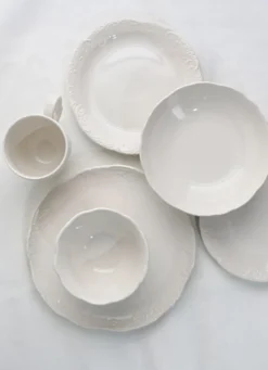 ASSIETTE À DESSERT EN GRÈS ORNEMENTÉ CREME