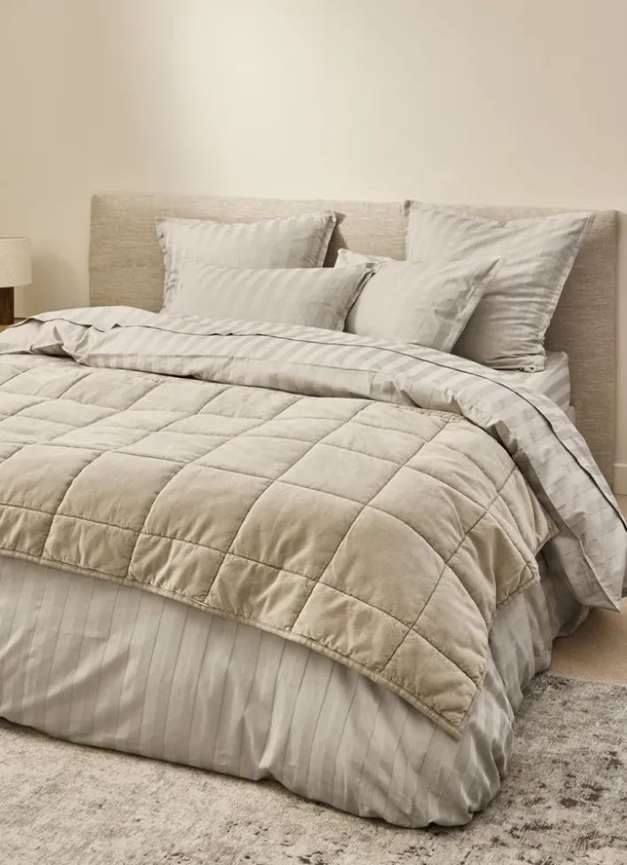 BOUT DE LIT ÉDREDON MATELASSÉ EN VELOURS LAVÉ BEIGE