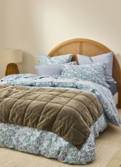 BOUT DE LIT ÉDREDON MATELASSÉ EN VELOURS LAVÉ BRUN