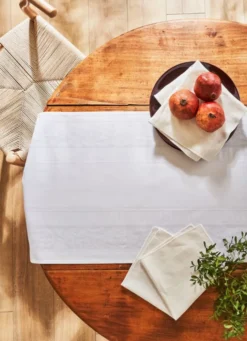 CHEMIN DE TABLE EN JACQUARDBLANC