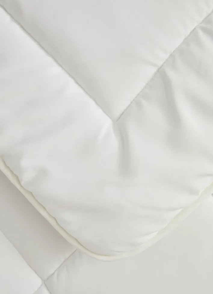 COUETTE TEMPERÉE EN POLYESTER BLANC