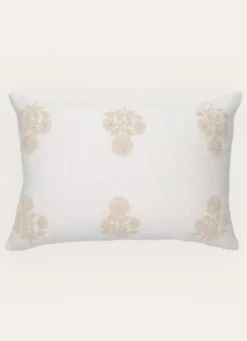 COUSSIN TEXTURÉ AVEC BRODERIE FLORALE TON SUR TON ECRU