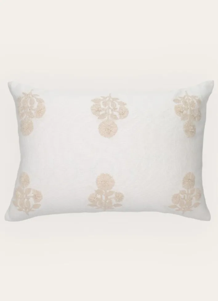 COUSSIN TEXTURÉ AVEC BRODERIE FLORALE TON SUR TON ECRU