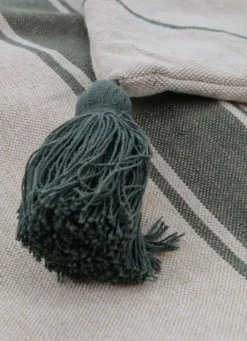 COUSSIN TEXTURÉ À RAYURES AVEC POMPONS BEIGE