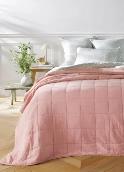 COUVRE-LIT MATELASSÉ UNI ROSE