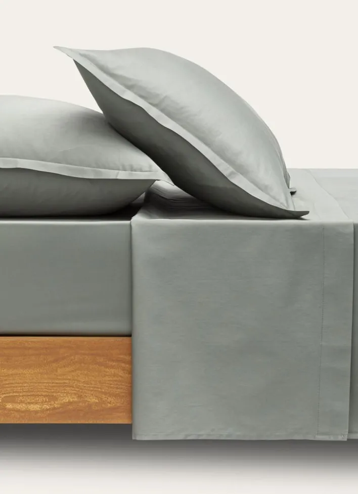 DRAP PLAT EN SATIN DE COTON UNI VERT DE GRIS