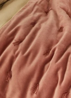 ÉDREDON EN VELOURS GANSÉ D'UN BIAIS CONTRASTÉ ROSE ACAJOU
