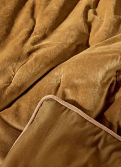 ÉDREDON EN VELOURS GANSÉ D'UN BIAIS CONTRASTÉ KAKI