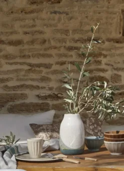 MUG CÔTELÉ EN FAÏENCE BEIGE