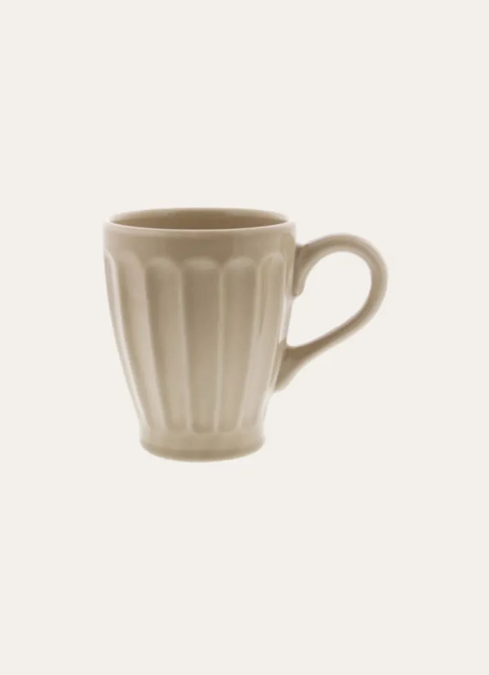 MUG CÔTELÉ EN FAÏENCE BEIGE
