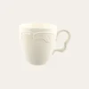 MUG EN GRÈS ORNEMENTÉ CREME