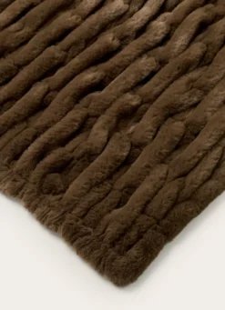 PLAID EN FAUSSE FOURRURE À RELIEF BRUN