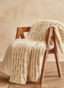 PLAID EN FAUSSE FOURRURE À RELIEF ECRU
