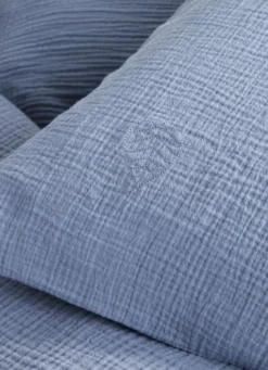 TAIE BÉBÉ EN GAZE DE COTON BRODERIE FEUILLE BLEU